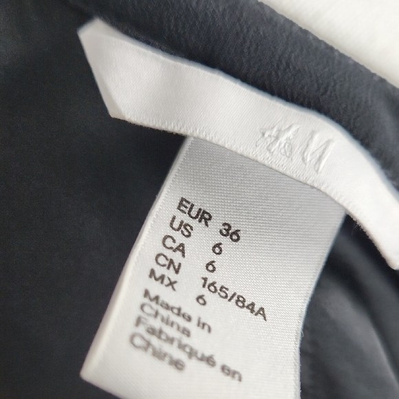 H&M Black Flutter Sleeve V-Neck Mini Dress - Picture 7 of 7